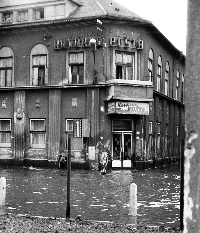 Povodeň ve starém Mostě v prosinci roku 1974.