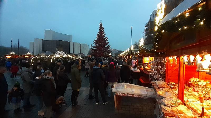 Zimní farmářské trhy v Mostě s kulturní akcí v neděli 28. listopadu.
