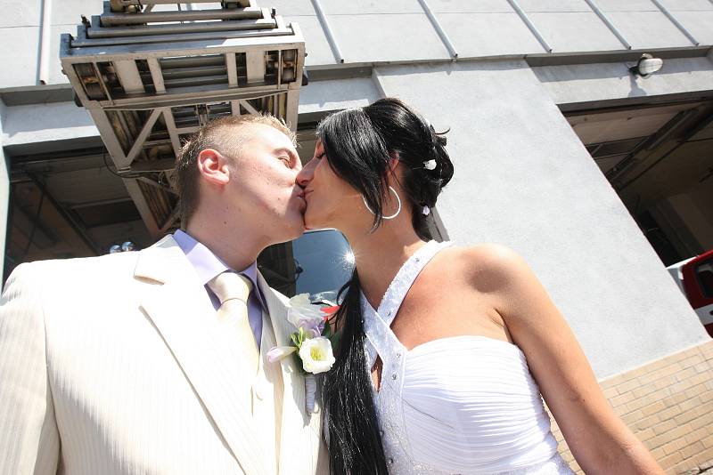 Svatba na hasičské stanici v Mostě, červenec 2011