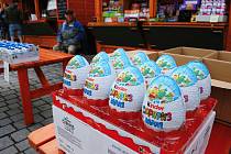 Poslední vejce pro Rusko na velikonočním jarmarku na 1. náměstí v Mostě v pátek 15. dubna.