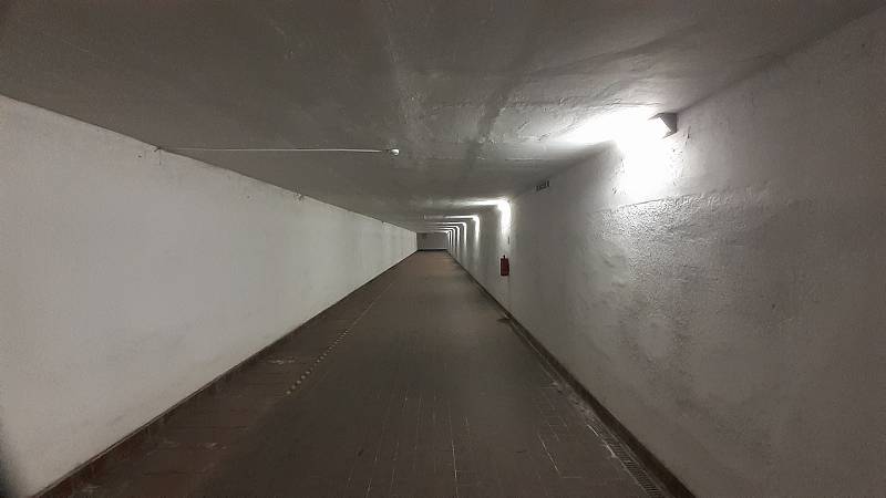 Bývalý tunel hrůzy pod mosteckým nádražím odolává vandalům