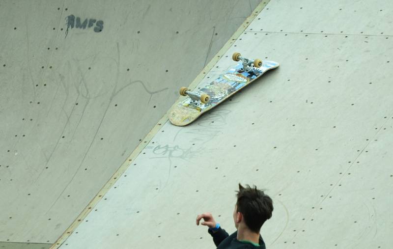 Závody ve skateparku v Mostě.