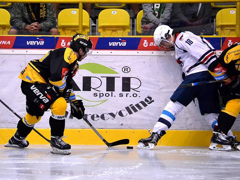 Přípravné derby Litvínov versus Chomutov.