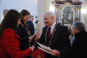 Ceremoniál k výročí 30 let založení Schola Humanitas se konal v litvínovském kostele.