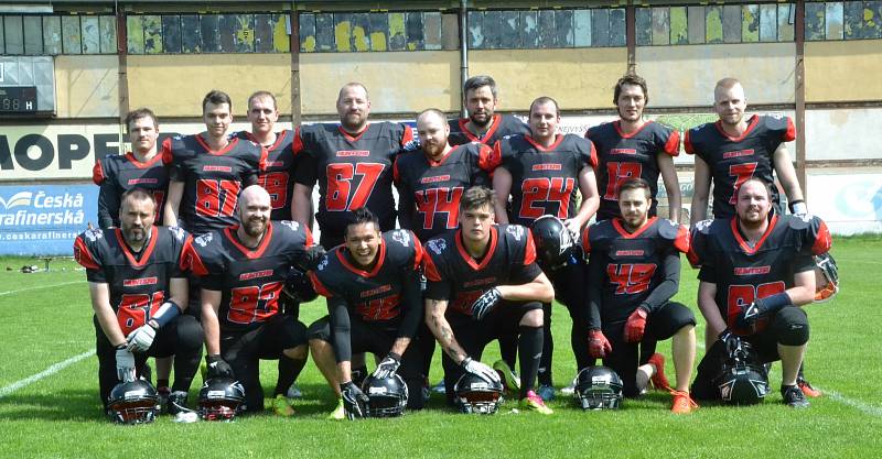 Most Hunters (v černých dresech) a Liberec Titans.