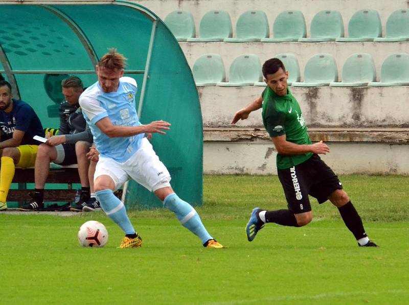 Zápas mezi domácím FK Baník Most-Souš (v zeleném) a německým Chemnitzerem.