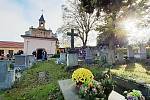 V obci Braňany u Mostu ve středu 2. listopadu slavnostně otevřeli historickou hřbitovní kapli s renovovaným interiérem.