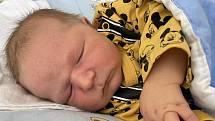 Matěj Čech se narodil 3. března v 10.22 hodin mamince Lucii Čechové z Mostu. Měřil 53 centimetrů a vážil 4,13 kilogramu.