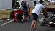 Studentské formule na mosteckém autodromu.