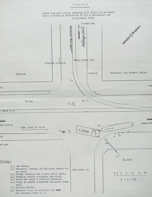 Dobové fotografie po nehodě úzkorozchodné tramvaje 1. listopadu 1960 v Mostě. Plánek místa nehody.