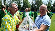 Fotbalový stadion v Libočanech byl svědkem oslavy 65. narozenin bývalého fotbalisty a později dlouholetého trenéra Jana Laibla.