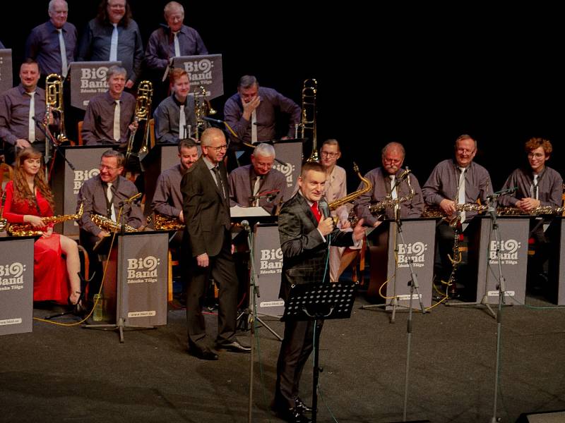 Vánoční koncert Big Bandu Zdenka Tölga s hostem Vladimírem Hronem v Mostě.