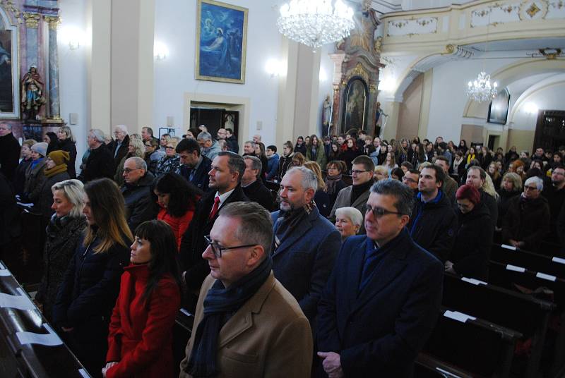 Ceremoniál k výročí 30 let založení Schola Humanitas se konal v litvínovském kostele.