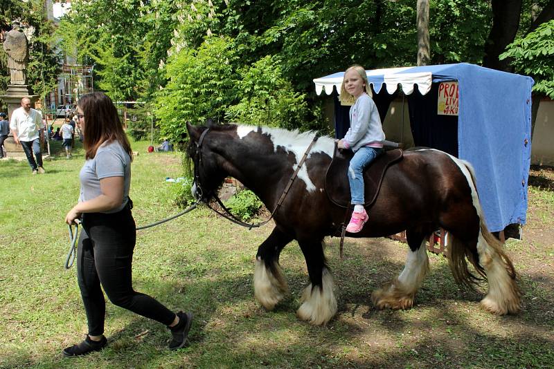 Divadelní festival na zámku v Korozlukách