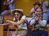 Městské divadlo v Mostě uvedlo swingovou komedii Škola základ života