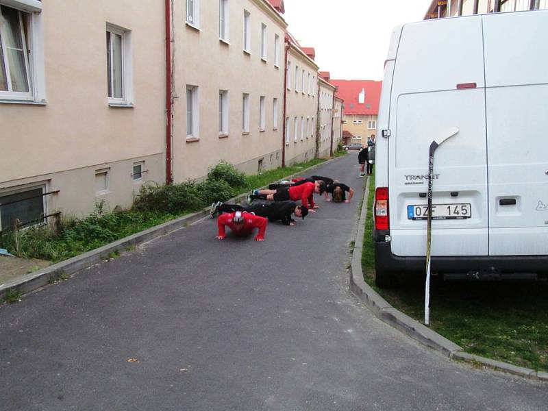 Hokejisté švédské Frölundy hned po příjezdu do Litvínova trénovali.