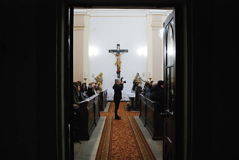 Ceremoniál k výročí 30 let založení Schola Humanitas se konal v litvínovském kostele.