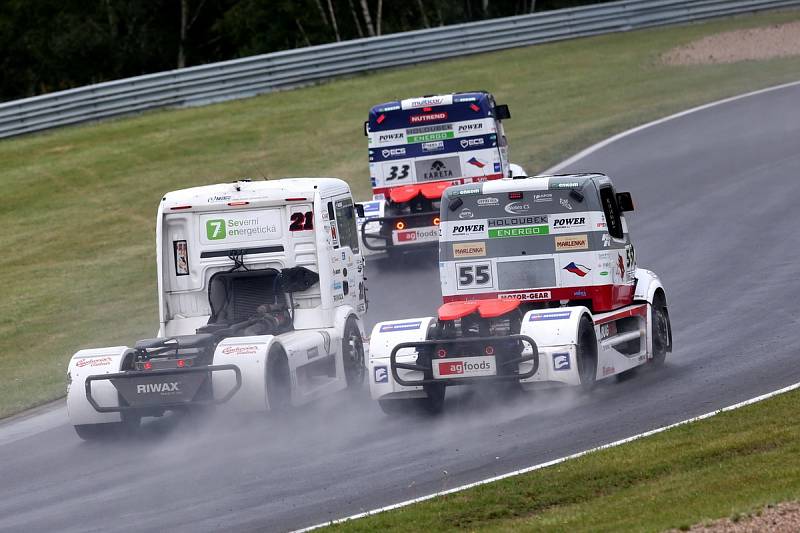 Piloti Buggyry David Vršecký a Adam Lacko se v Mostě radovali z double.