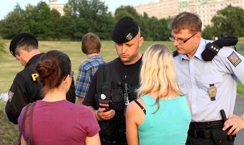 Policisté vyrazili na Šibeník kontrolovat mládež