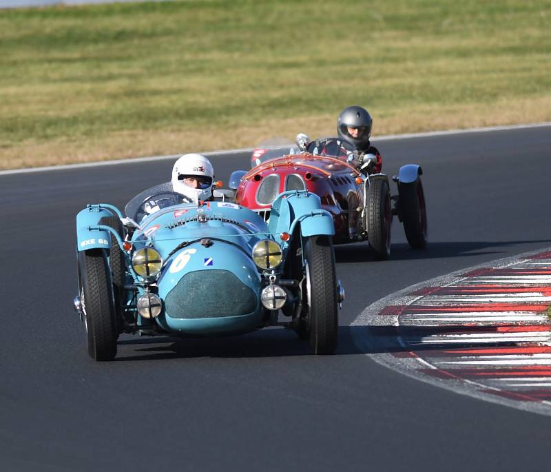 Světový šampionát cestovních vozů na autodromu v Mostě.