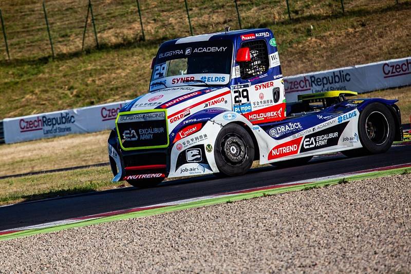 Buggyra při testování na mosteckém autodromu.