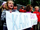 Děti fandí při dvoudenním atletickém trojboji v Mostě. Pomůže sport hubnutí?