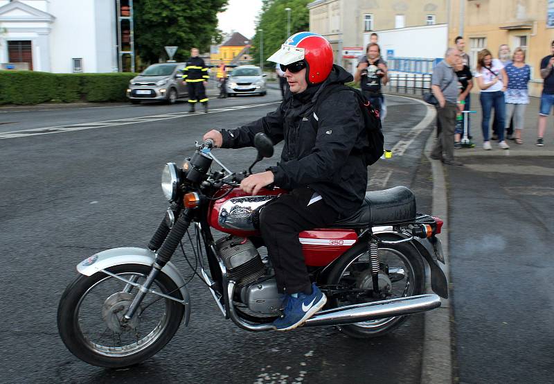 Město Lom poprvé uspořádalo memoriál amerického pilota – stíhače Johna Halsteada Bankse III.