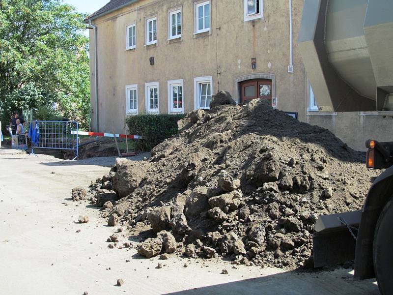 Alešovka mění tvář. V ulici probíhá rekonstrukce vodovodu a kanalizace i oprava chodníků. Nová bude i silnice.