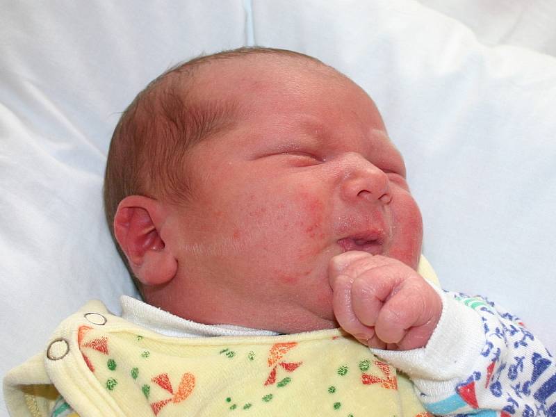 Mamince Lence Hrabětové z Malého Března se 13. května ve 3:20 hodin narodil syn Jaromír Choreň. Vážil 4,53 kilogramu a měřil 55 centimetrů.