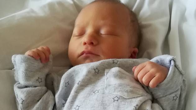 Lukáš Janeček narodil se 14. prosince 2020 v 17.02 hodin v chomutovské porodnici mamince Nikole Janečkové. Měřil 46 cm a vážil 2,35 kg.