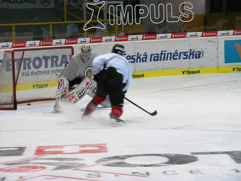 Hokejisté švédské Frölundy hned po příjezdu do Litvínova trénovali.