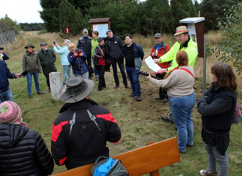 Češi a Němci se opět sešli na hranici, aby odhalili pamětní desku