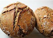 Podle nové knihy Alena Gajduškové si můžete upéct chleba z kvásku a vyrobit domácí těsto.
