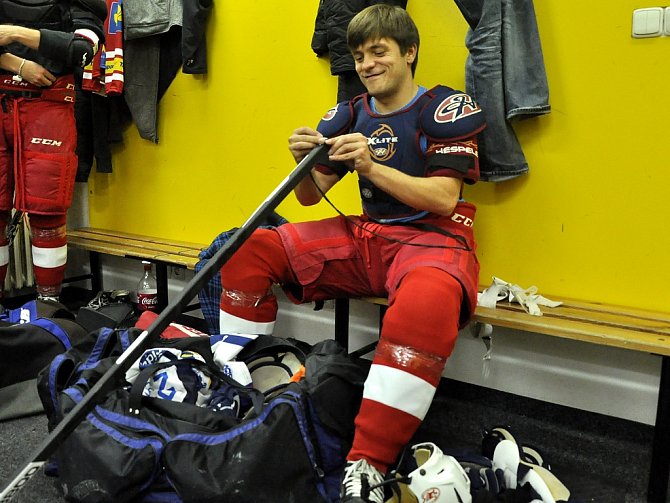 Jiří Mádl hraje hokejovou hvězdu NHL. Herec je i v reálu velice dobrým hokejistou.