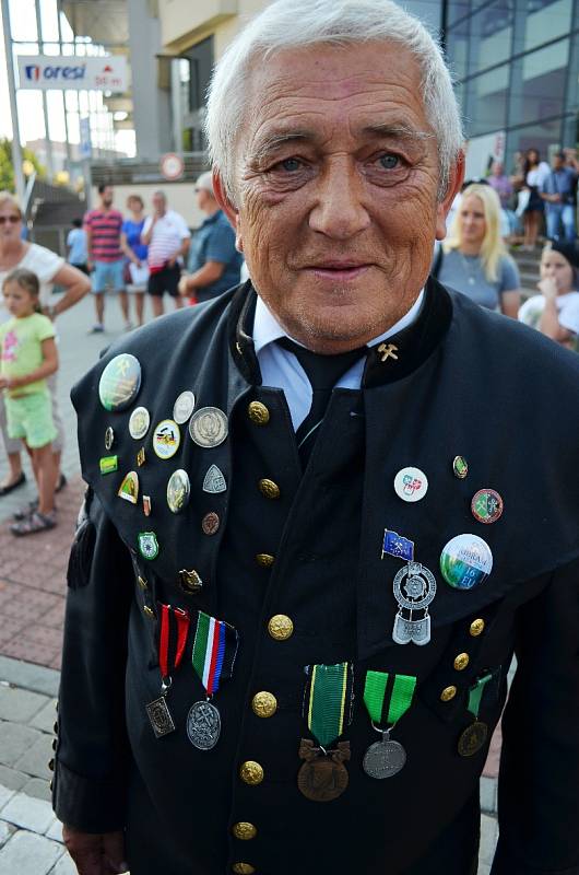 Mostecká slavnost, sobota 10. září, průvod z 1. náměstí ke kostelu a zahájení.