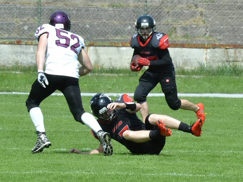 Most Hunters (v černých dresech) a Liberec Titans.