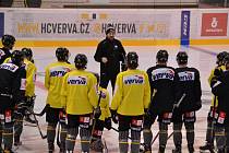 Litvínovští hokejisté se po více než třech týdnech vrátili na led.