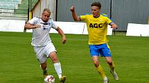 Zápas FK Baník Most-Souš (v bílém) versus Teplice U19.