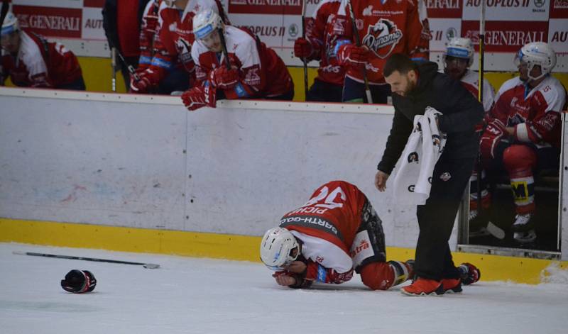 Třetí kolo hokejové extraligy mezi domácím Litvínovem a Pardubicemi.