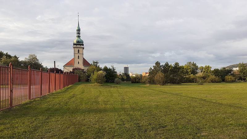 Tady bude stanové městečko.