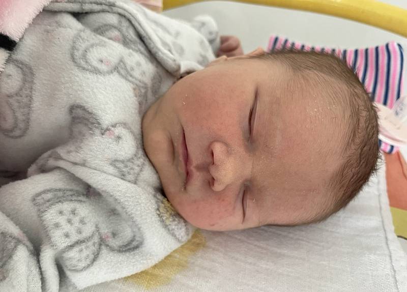 Adéla Šestáková se narodila 4. září v 6.55 hodin mamince Petře Šestákové z Kostomlat. Měřila 50 cm a vážila 3,20 kg.