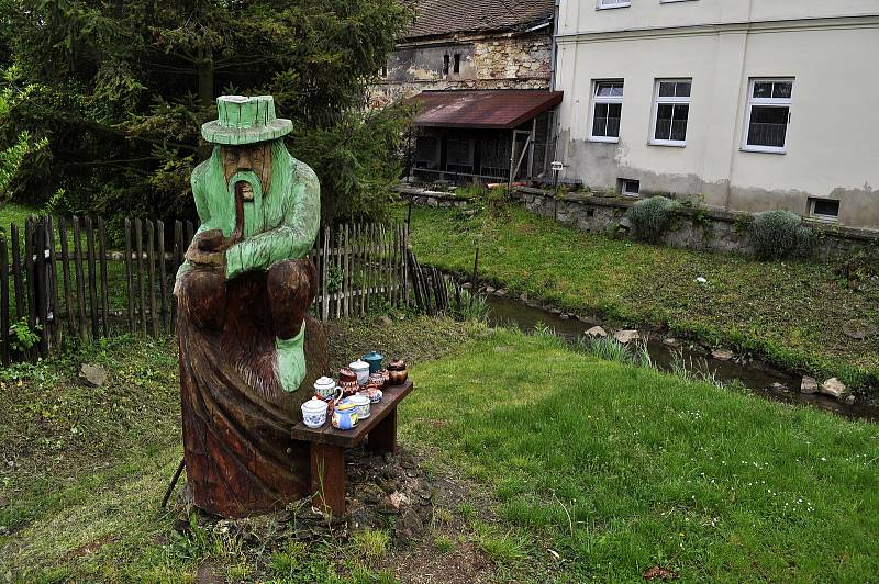 Víska Polerady u Mostu a její okolí.