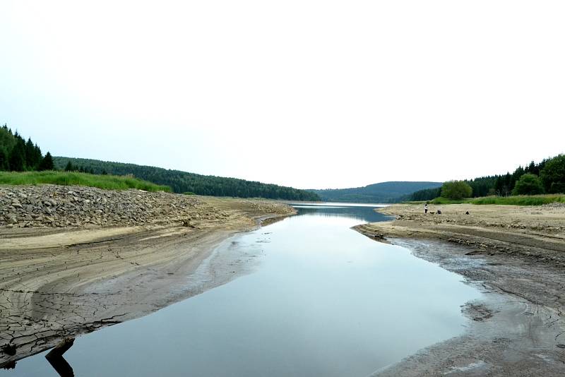 Přehrada Fláje láká turisty z obou stran Krušných hor.