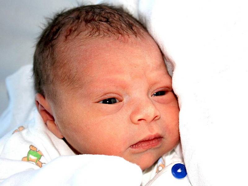 Mamince Jaroslavě Hlaváčové z Mostu se 9. prosince v 0.00 hodin narodil syn Ladislav Hlaváč. Měřil 49 centimetrů a vážil 2,7 kilogramu.