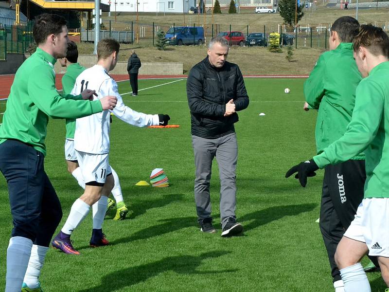 MFK při rozcvičce před zápasem s Rakovníkem.