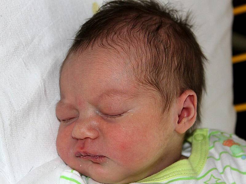 Mamince Lucii Roušarové z Mostu se 15. května ve 23.30 hodin narodila dcera Tereza Roušarová. Měřila 50 cm a vážila 3,07 kg.