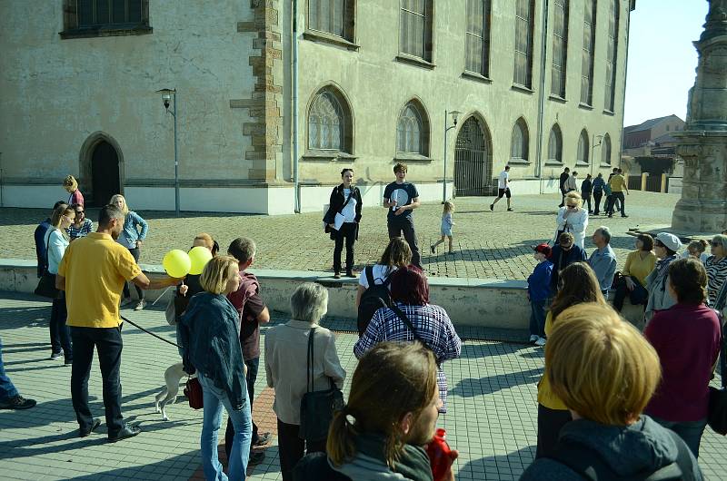 V sobotu 30. září se v Mostě konal druhý ročník Dne architektury. Zahrnoval komentovanou procházku po třídě Budovatelů a doprovodné přednášky v The Most café pod radnicí.