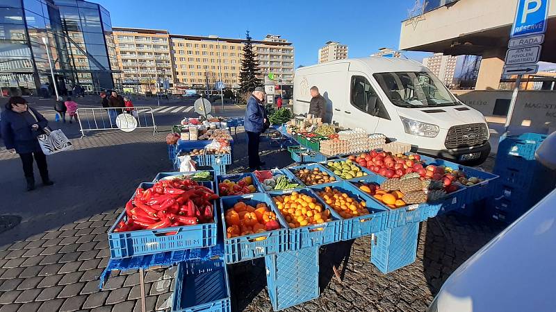 Farmářský trh na 1. náměstí v Mostě v sobotu 18. prosince.