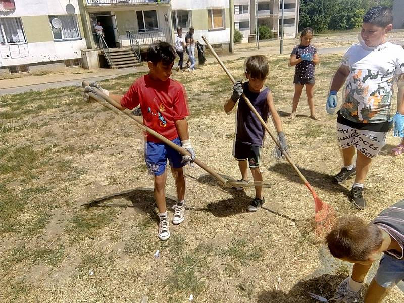 Komunitní den v Chanově spojený s úklidem a besedou