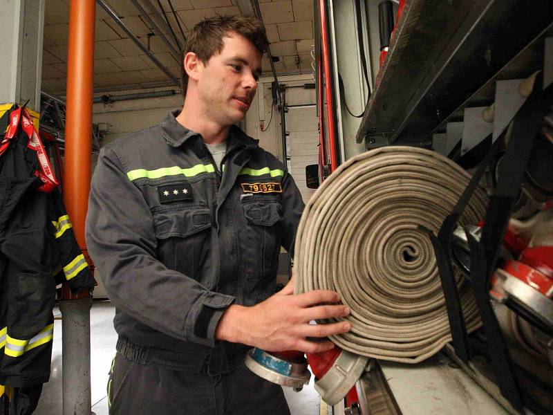 Profesionální hasiči z mosteckých Velebudic zvou na návštěvu